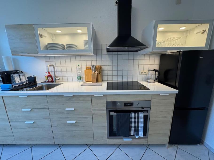 Grosse Wohnung Mit Xxl-Balkon In Schwerin Mitte Buitenkant foto