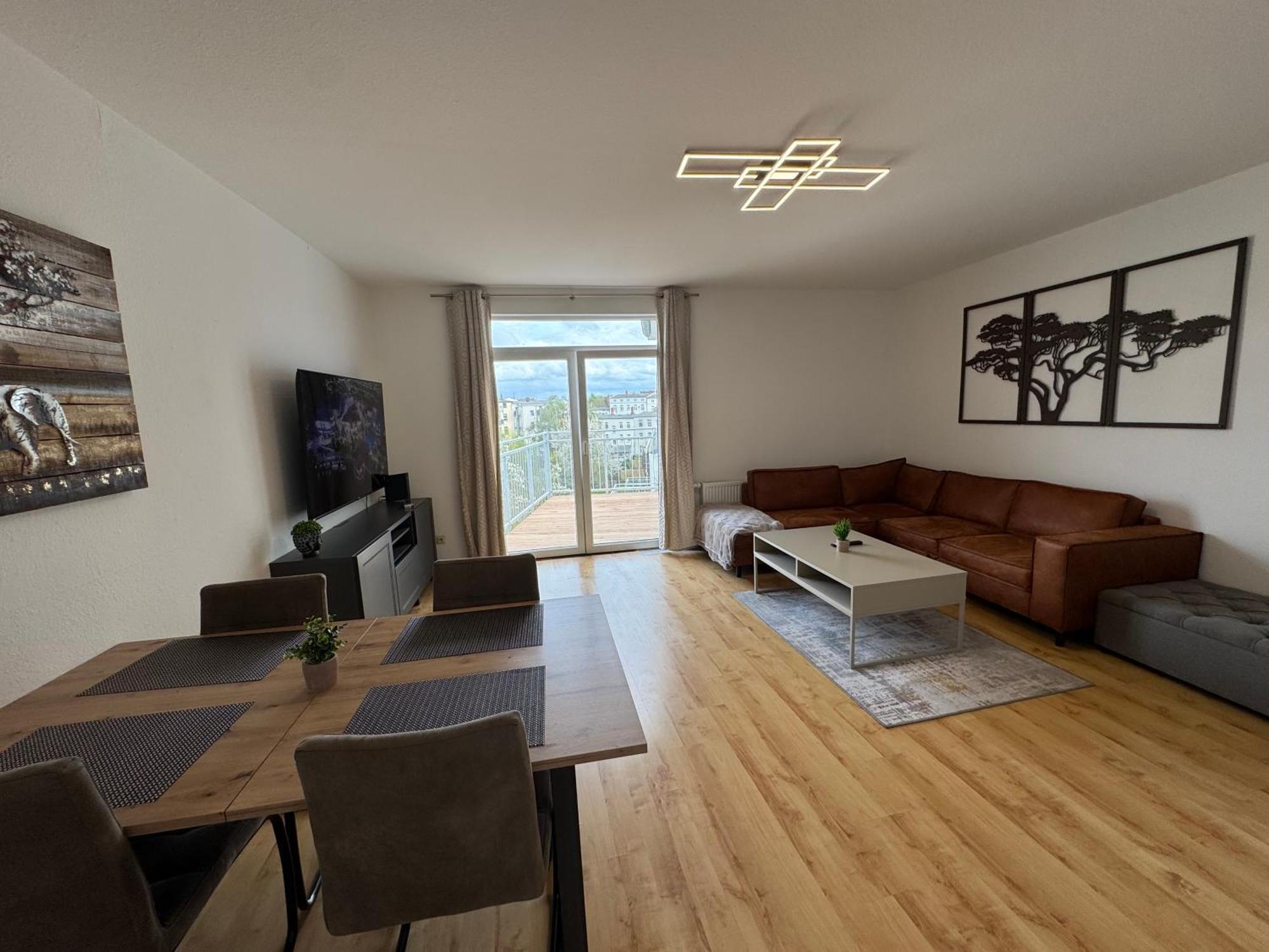 Grosse Wohnung Mit Xxl-Balkon In Schwerin Mitte Buitenkant foto